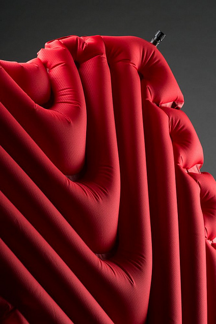 Надувной коврик Insulated Static V Luxe, красный с логотипом  заказать по выгодной цене в кибермаркете AvroraStore