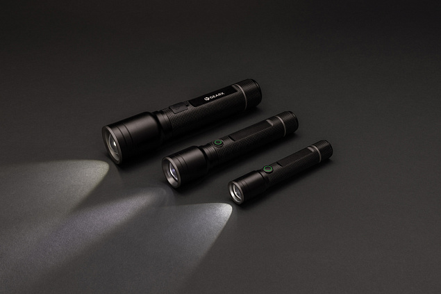 Мощный фонарь Gear X из переработанного алюминия RCS с аккумулятором, 10 Вт с логотипом  заказать по выгодной цене в кибермаркете AvroraStore