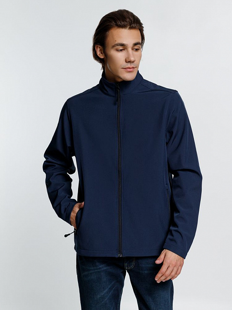 Куртка софтшелл мужская RACE MEN темно-синяя с логотипом  заказать по выгодной цене в кибермаркете AvroraStore