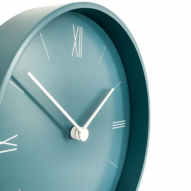 Часы настенные Goody, серо-голубые с логотипом  заказать по выгодной цене в кибермаркете AvroraStore