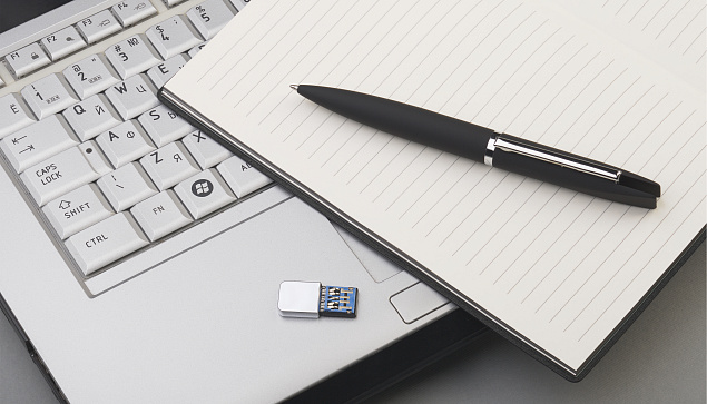 Ручка шариковая "Callisto" с флеш-картой 32Gb (USB3.0), покрытие soft touch с логотипом  заказать по выгодной цене в кибермаркете AvroraStore