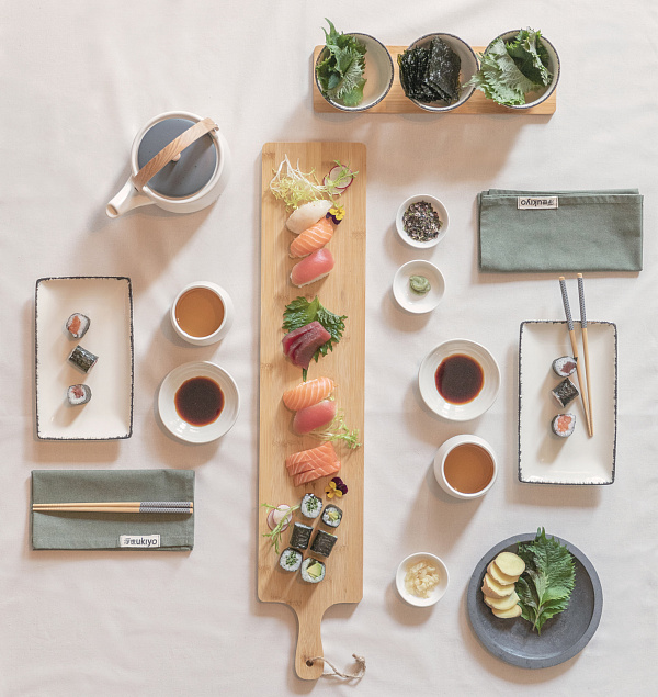 Набор для сервировки Ukiyo из 3 предметов с бамбуковым подносом с логотипом  заказать по выгодной цене в кибермаркете AvroraStore