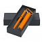 Набор ручка + зарядное устройство 2800 mAh в футляре, оранжевый, покрытие soft touch с логотипом  заказать по выгодной цене в кибермаркете AvroraStore