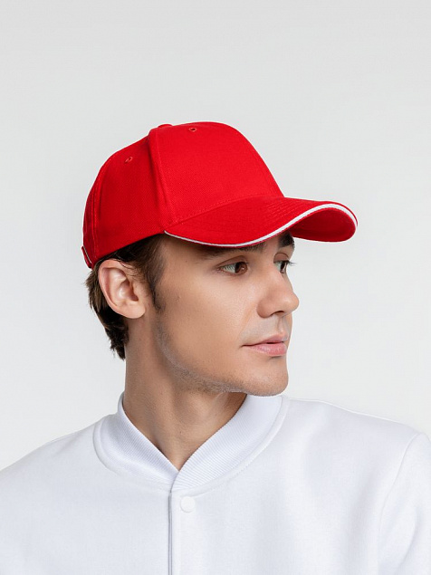 Бейсболка Generic, красная с белым кантом с логотипом  заказать по выгодной цене в кибермаркете AvroraStore