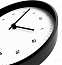 Часы настенные Flash, белые с черным с логотипом  заказать по выгодной цене в кибермаркете AvroraStore