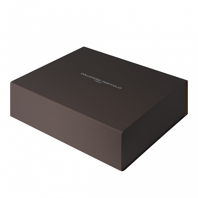 Ежедневник-портфолио Royal, коричневый, эко-кожа, недатированный кремовый блок, VIP- подарочная коробка на магните с салфеткой с логотипом  заказать по выгодной цене в кибермаркете AvroraStore
