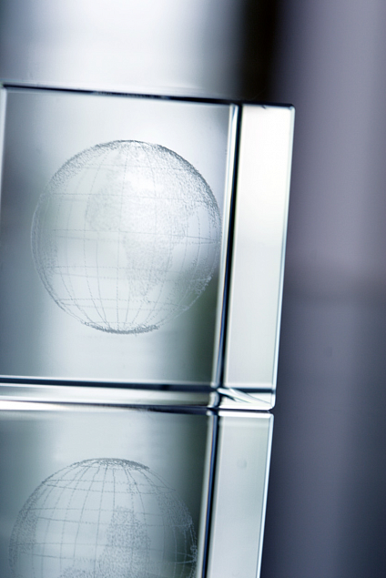 Награда Tampa - стеклянный куб с логотипом  заказать по выгодной цене в кибермаркете AvroraStore