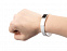 Силиконовый браслет Brisky с металлическим шильдом, белый с логотипом  заказать по выгодной цене в кибермаркете AvroraStore