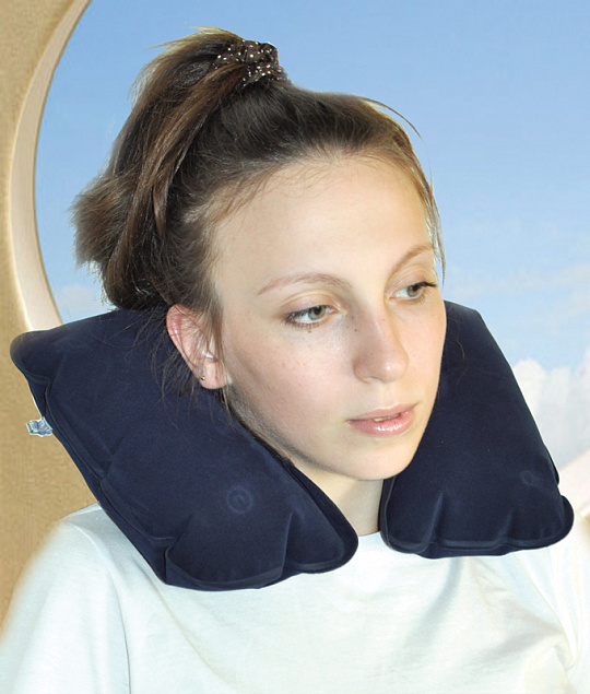Подушка "Путешественник"надувная в чехле, синяя с логотипом  заказать по выгодной цене в кибермаркете AvroraStore