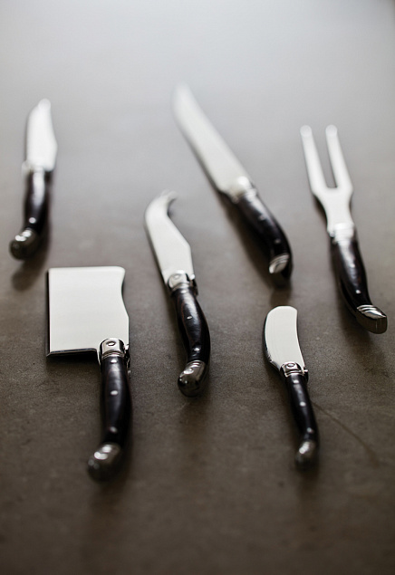 Набор для стейка VINGA Gigaro из вилки и ножа с логотипом  заказать по выгодной цене в кибермаркете AvroraStore