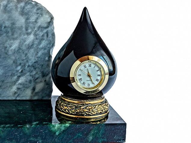 Настольные часы «Не подкачаем» с логотипом  заказать по выгодной цене в кибермаркете AvroraStore