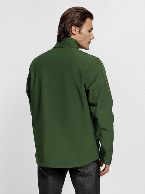 Куртка софтшелл мужская RACE MEN, темно-зеленая с логотипом  заказать по выгодной цене в кибермаркете AvroraStore