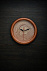 Часы настенные с деревянным ободом, дуб с логотипом  заказать по выгодной цене в кибермаркете AvroraStore