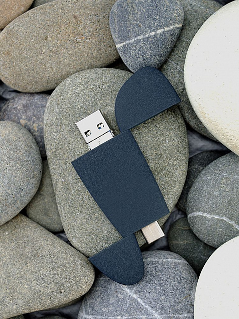 Флешка Pebble universal, USB 3.0, серо-синяя, 32 Гб с логотипом  заказать по выгодной цене в кибермаркете AvroraStore
